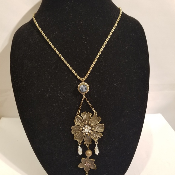 Ladies Necklace - Picture 1 of 1